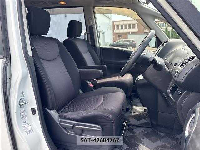 Nissan SERENA 2013 8672677-5