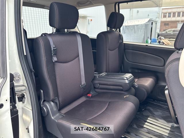 Nissan SERENA 2013 8672677-8