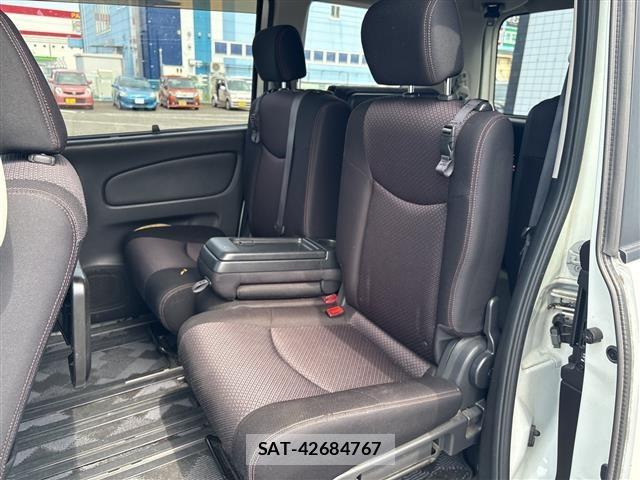 Nissan SERENA 2013 8672677-9