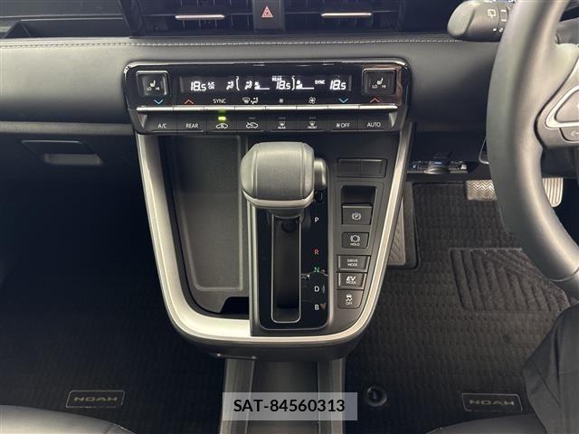 Toyota NOAH 2023 8765060-10