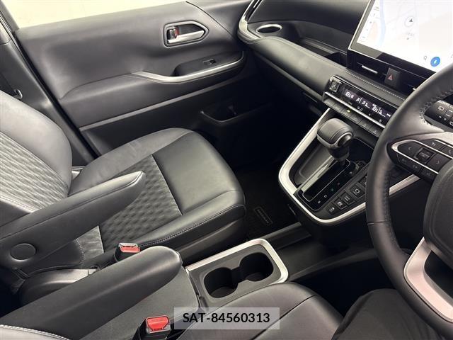 Toyota NOAH 2023 8765060-4