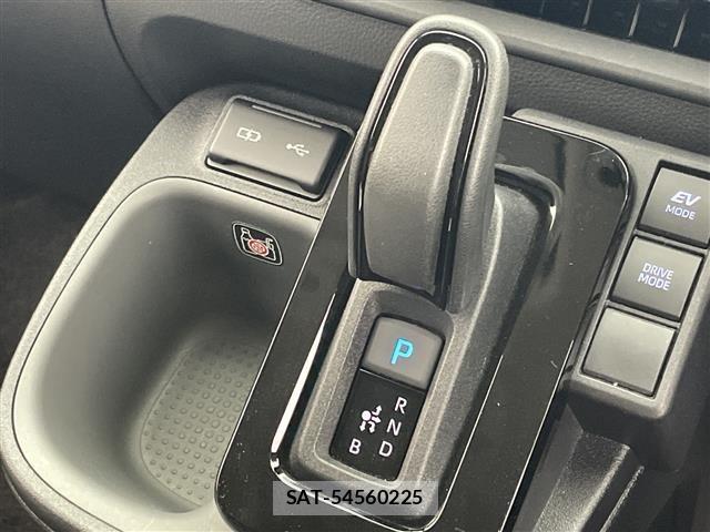 Toyota SIENTA 2024 8672206-9
