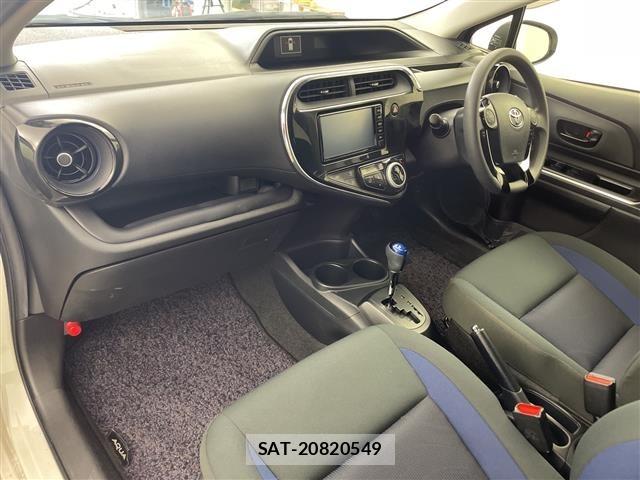 Toyota AQUA 2017 8762999-8