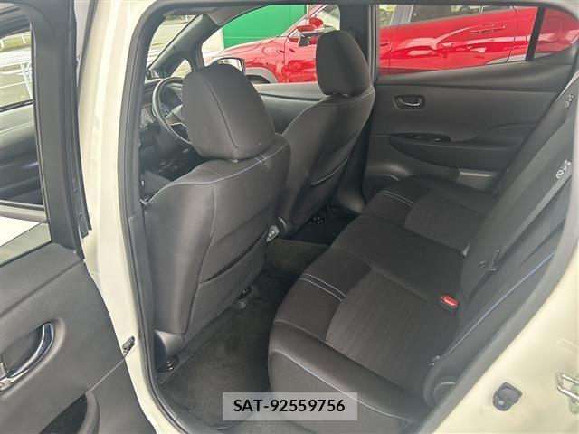 Nissan LEAF 2020 8675759-6