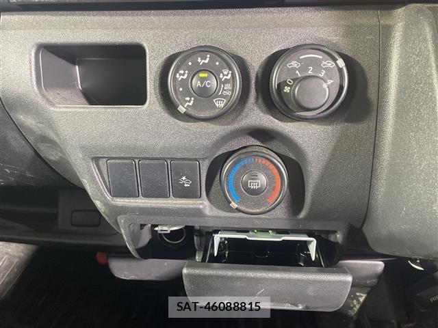 Toyota HIACE VAN 2022 8677247-11