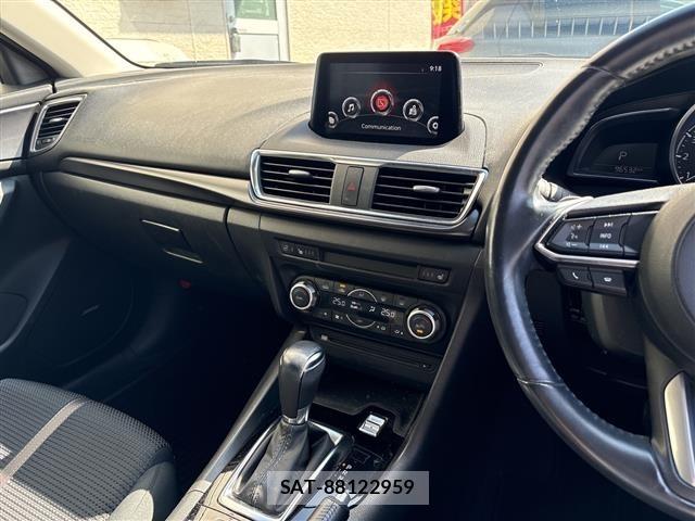 Mazda AXELA 2018 8771869-5