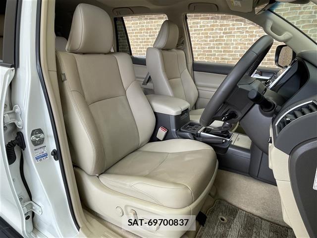 Toyota LAND CRUISER PRADO 2023 8676461-6