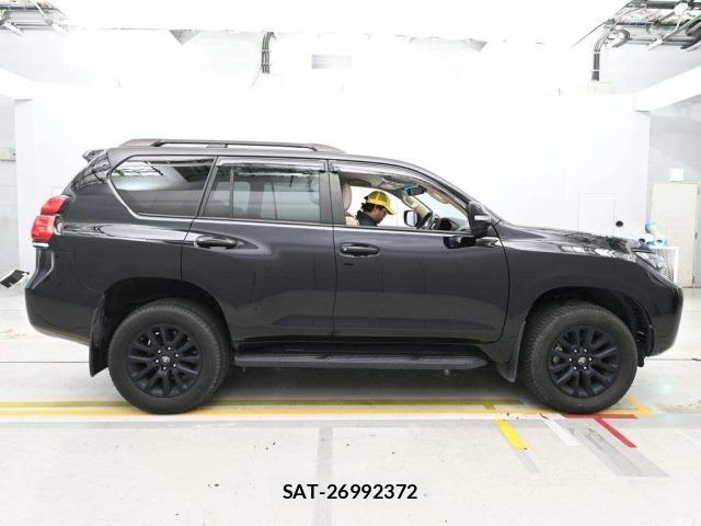Toyota LAND CRUISER PRADO 2023 8906772-3