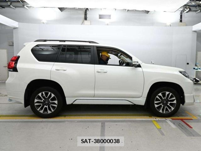 Toyota LAND CRUISER PRADO 2023 8906773-3