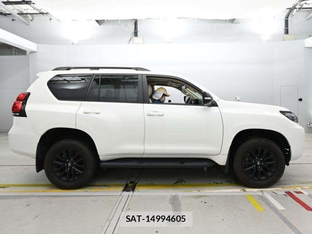 Toyota LAND CRUISER PRADO 2023 8906774-3