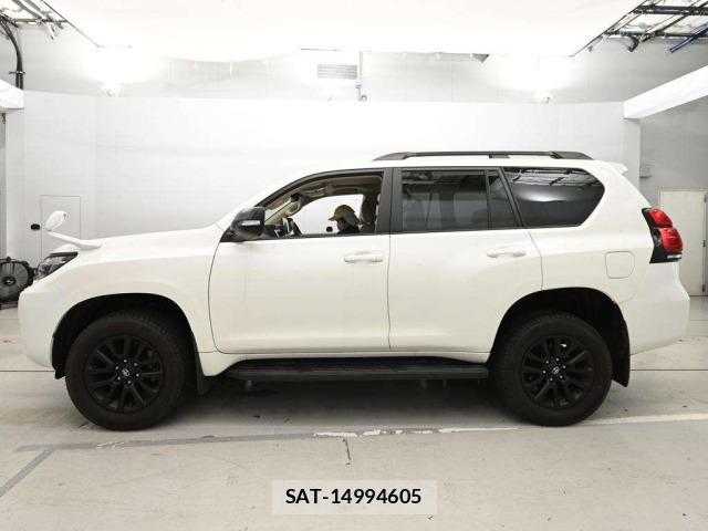 Toyota LAND CRUISER PRADO 2023 8906774-4