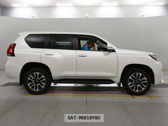 Toyota LAND CRUISER PRADO 2022 8716659-3