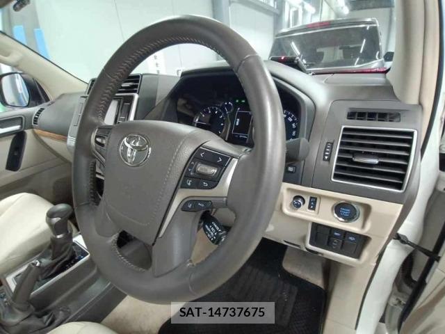 Toyota LAND CRUISER PRADO 2023 8906691-9