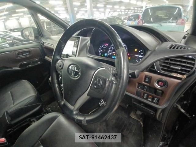 Toyota ESQUIRE 2018 8908388-9
