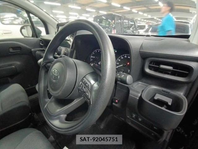 Toyota SIENTA 2023 8672451-9