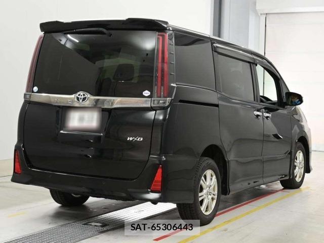 Toyota NOAH 2021 8683157-1