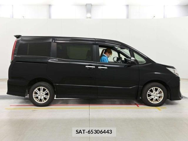 Toyota NOAH 2021 8683157-3