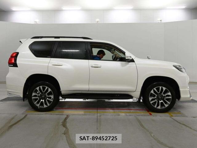 Toyota LAND CRUISER PRADO 2023 8774173-3