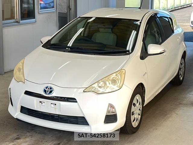 Toyota AQUA 2013 8944418-0
