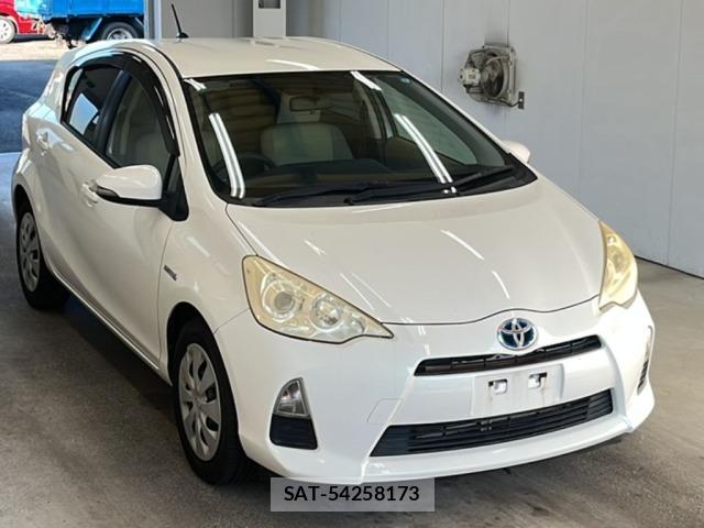 Toyota AQUA 2013 8944418-4