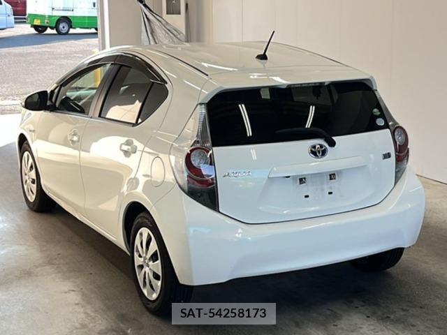 Toyota AQUA 2013 8944418-5