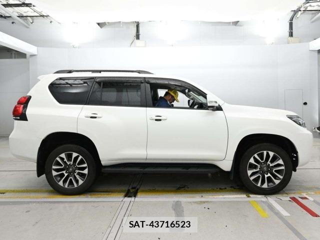 Toyota LAND CRUISER PRADO 2023 8774261-3