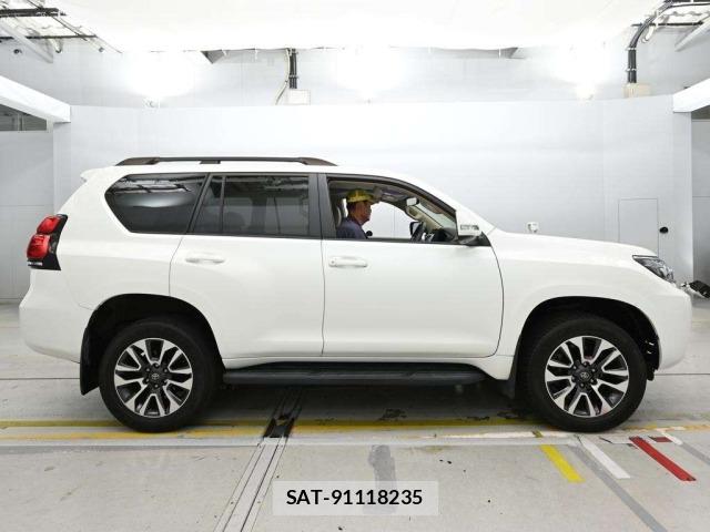 Toyota LAND CRUISER PRADO 2022 8906812-3