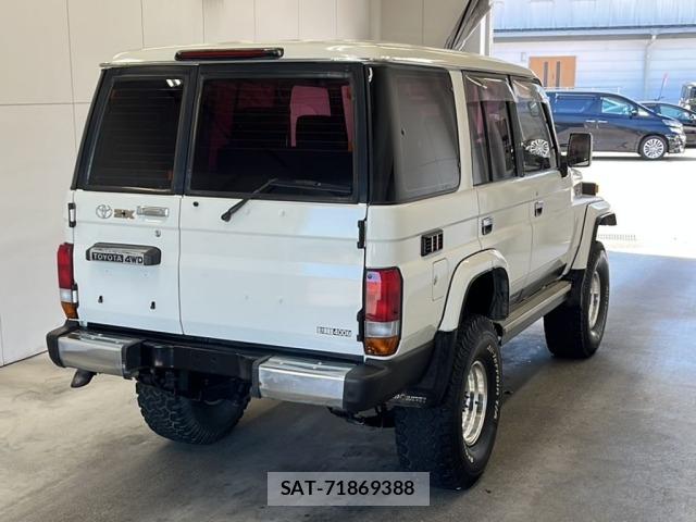 Toyota LAND CRUISER 1993 8910558-1