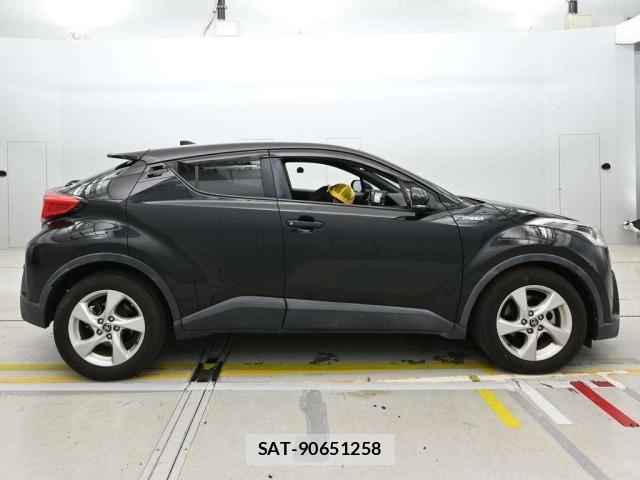 Toyota C-HR 2017 8684311-3