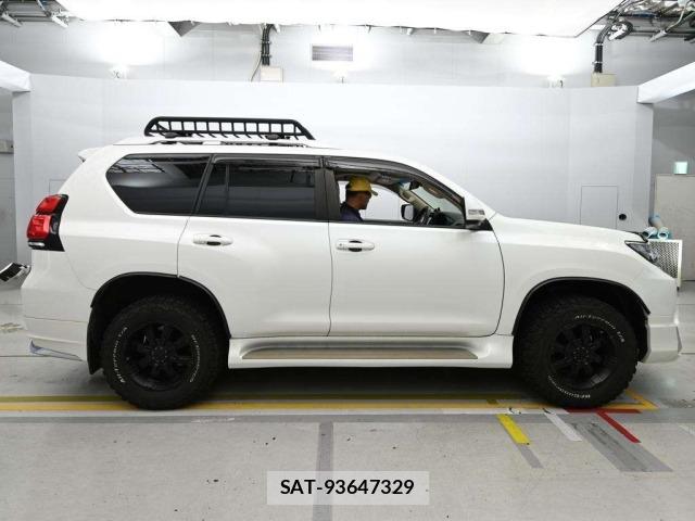 Toyota LAND CRUISER PRADO 2021 8906829-3