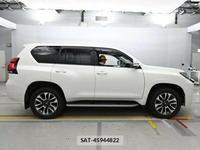 Toyota LAND CRUISER PRADO 2022 8906830-3
