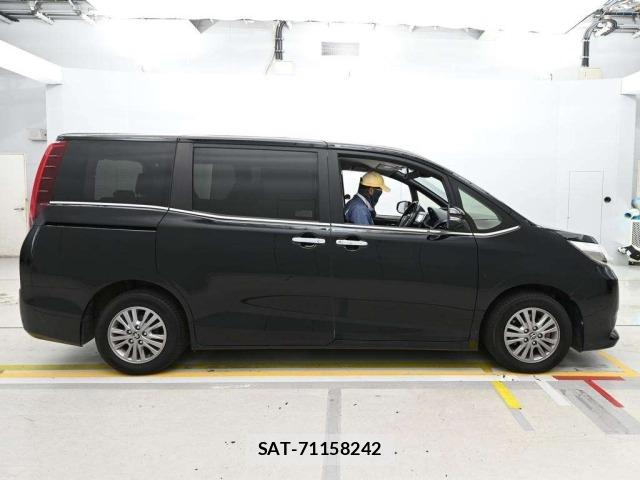 Toyota ESQUIRE 2016 8692548-3