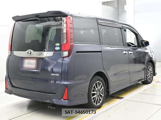 Toyota NOAH 2017 8870260-1