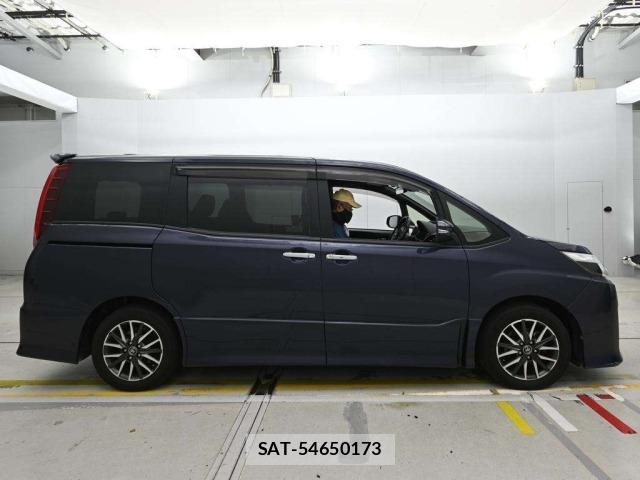 Toyota NOAH 2017 8870260-3