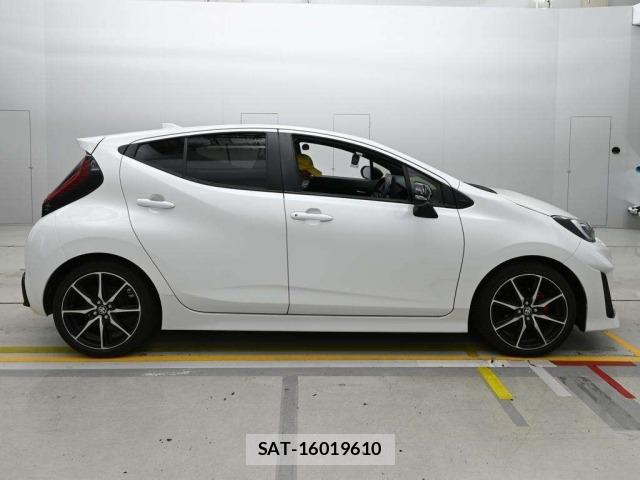 Toyota AQUA 2023 8682990-3