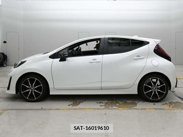 Toyota AQUA 2023 8682990-4