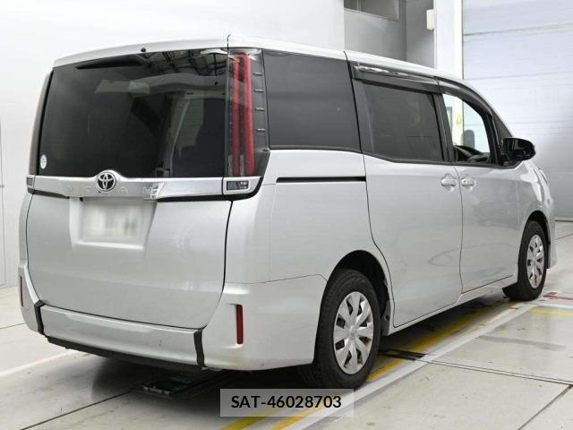 Toyota NOAH 2020 8683221-1