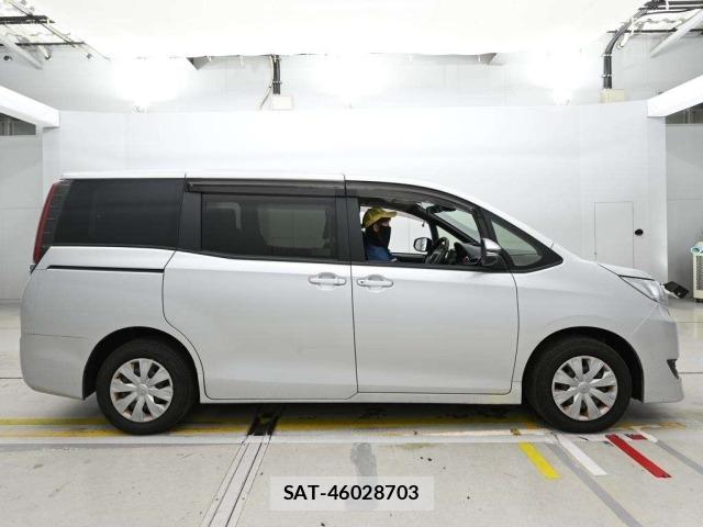 Toyota NOAH 2020 8683221-3