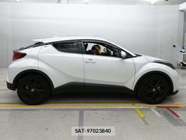 Toyota C-HR 2022 8862830-3