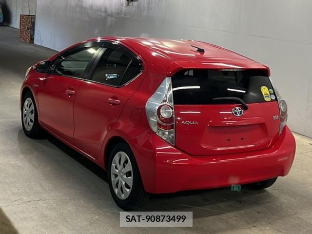Toyota AQUA 2012 8944677-1