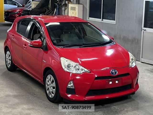 Toyota AQUA 2012 8944677-4