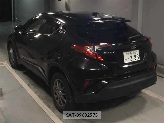 Toyota C-HR 2017 8768396-1
