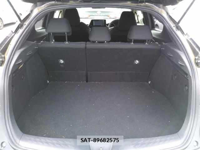 Toyota C-HR 2017 8768396-10