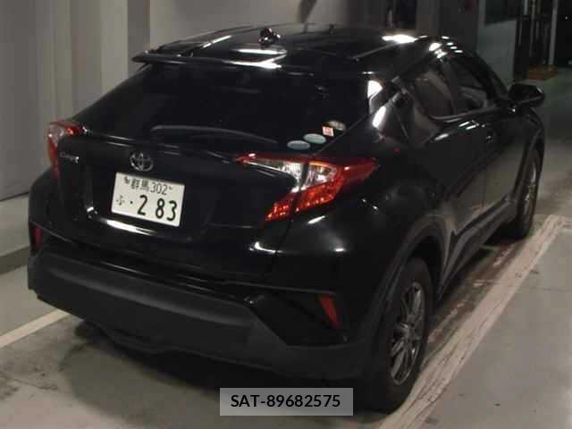 Toyota C-HR 2017 8768396-5