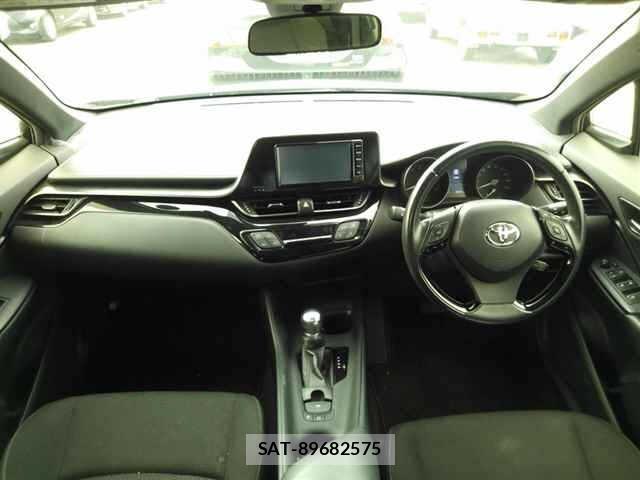 Toyota C-HR 2017 8768396-8