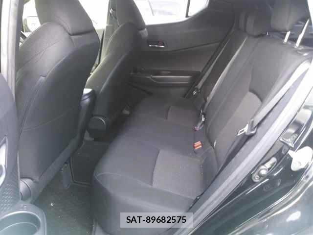 Toyota C-HR 2017 8768396-9