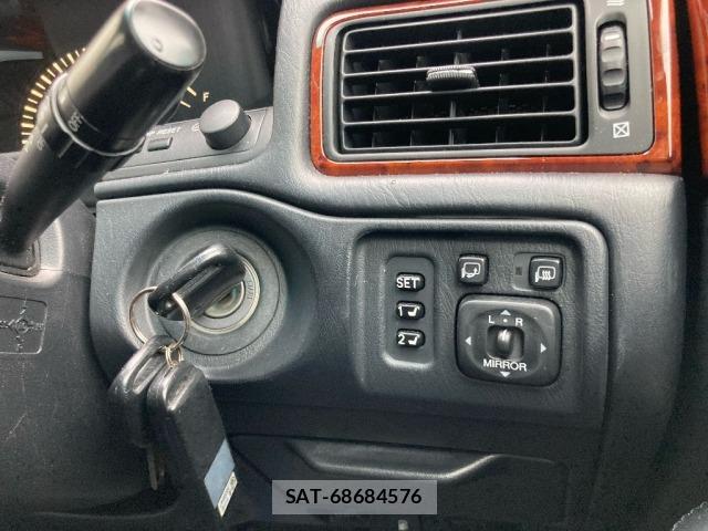 Toyota CROWN MAJESTA 2002 8711081-5