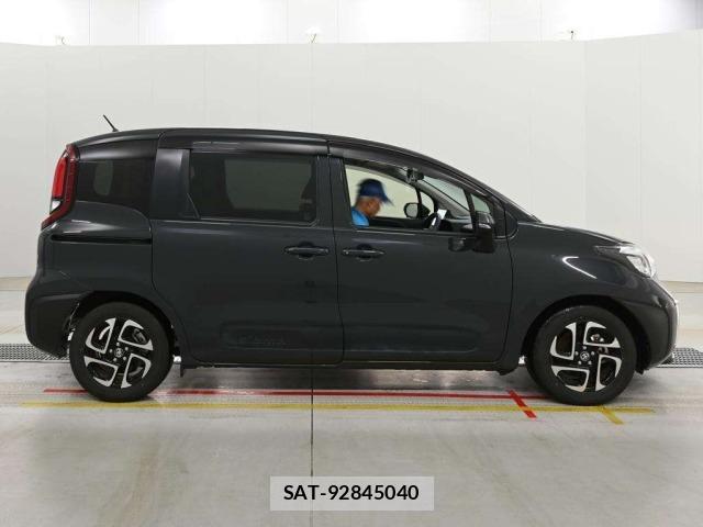 Toyota SIENTA 2024 8764442-3