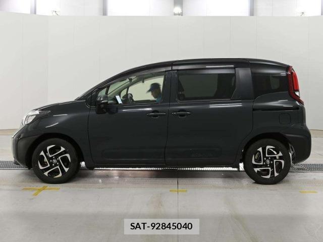 Toyota SIENTA 2024 8764442-4