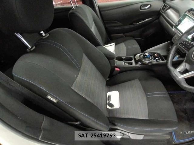 Nissan LEAF 2021 8928424-10